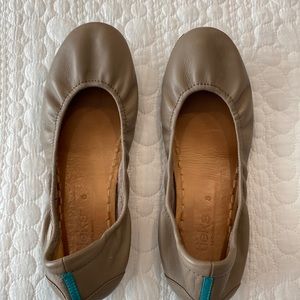Tieks Taupe flat, size 8
